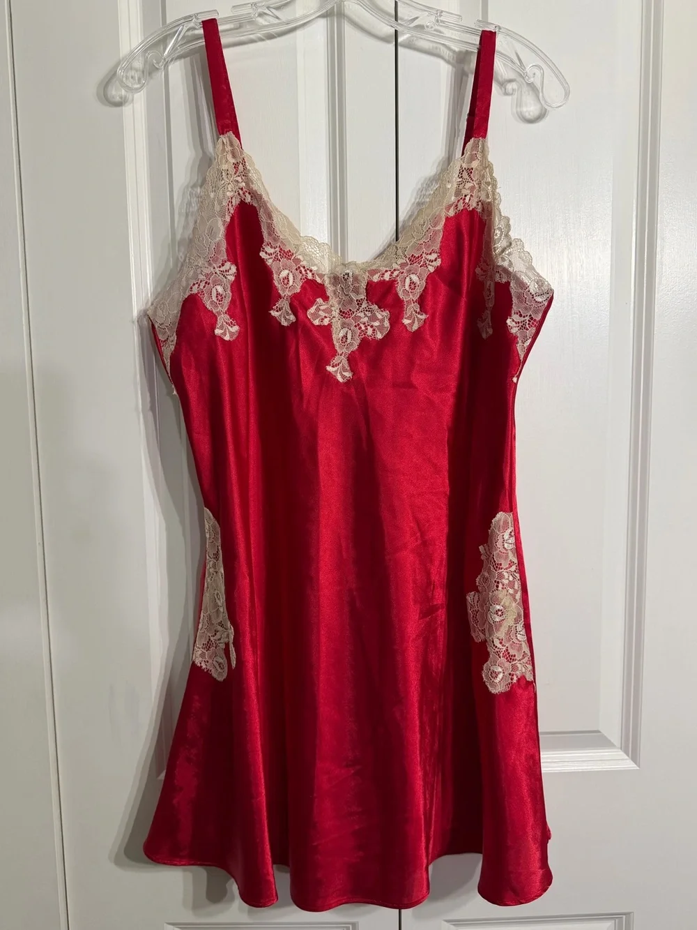 Y2K Jones New York Silky Red Satin V Neck Chemise with Cream Lace Trim Size L